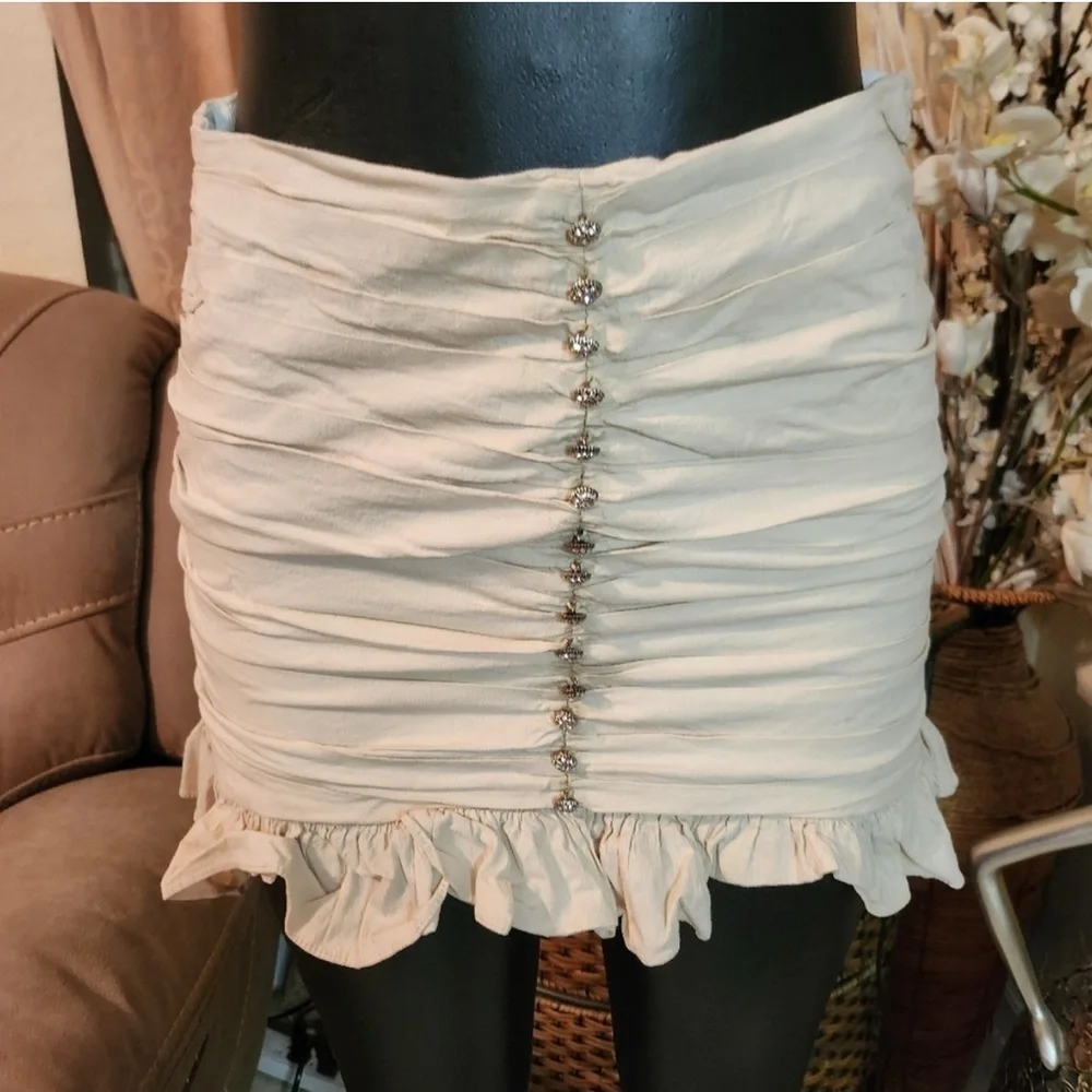 Super cute!! Zara Cream Ruched Pencil Mini Skirt with Jeweled Buttons Large - Picture 3 of 5